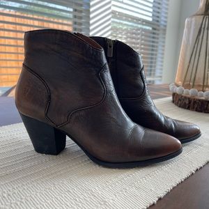 The Frye Company women’s size 9 booties